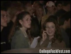 दो रसदार कुतिया एक नीग्रो को एक बड़ा डिक भाता है