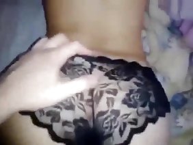 वर्दी में किशोर कुतिया