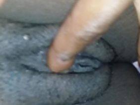 सेक्सी मॉडल डिक पर बिल्ली डाल दिया