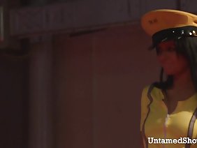 तैयार आदमी बड़े स्तन के साथ दो परिपक्व युवा महिलाओं को fucks