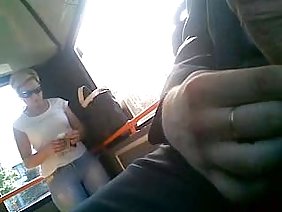 दादाजी ने युवा फूहड़ बिल्ली में गड़बड़ कर दिया