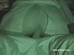 माचो ने सड़क पर दो पतले ब्रूनेट्स की चुदाई की