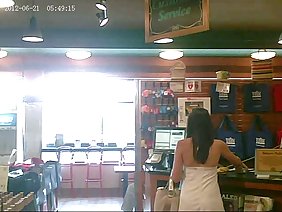 अलीना की कुंवारी चूत कैम पर चमक उठी