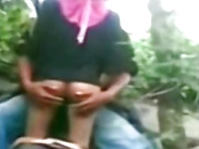 कोयनी के बाद टोपी में एक बड़ा डिक लगा