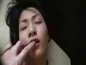 लाल बालों वाली ब्यूटी जिम्नास्ट क्लास दिखाती है