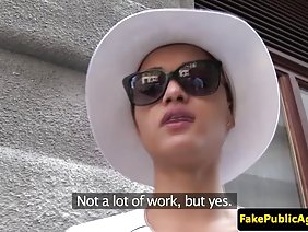 बाथरूम में एक आदमी के साथ सुस्वाद कोक्वेट कमबख्त