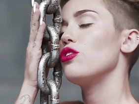 ख़ूबसूरत गोरी डॉल्बी खुद को अपने प्राइवेट रिकॉर्ड करती हुई