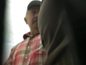 भाई ने वयस्क बहन को बिल्ली और सह शॉट में गड़बड़ कर दिया