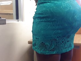 नीग्रो गड़बड़ में रसदार सफेद औरत