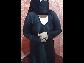 बड़े स्तन के साथ दो sekretutki एक बड़ा मुर्गा मालिक चूसना