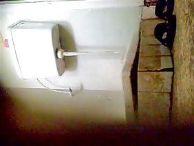 लड़की ने अपने सामने वाले लड़के को दूसरे के साथ बदल दिया