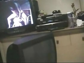 एक सुंदर युवा निपल्स के गुदा को गर्म किया