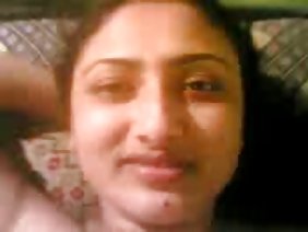 शुक्राणु के साथ अंत में भरे हुए स्तन में सभी दरारें में साफ मालकिन गड़बड़