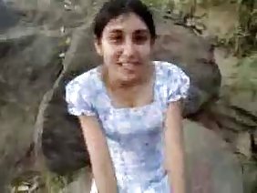 दोनों गलियों में युवा प्रेमिका गड़बड़