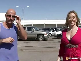 एक बड़ा गधा के साथ सुंदर महिला मजबूत मजबूत आदमी में गड़बड़ कर दिया