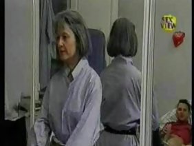 भव्य गधे, बड़े स्तन और अविश्वसनीय रूप से स्वादिष्ट संकीर्ण छीन के साथ गोरा सो रहा है