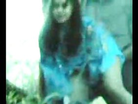 लड़के ने अपनी माँ के साथ लड़की को बदल दिया और उन्होंने तिकड़ी का मंचन किया