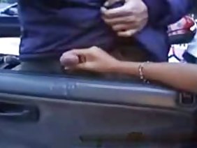 रूसी प्यारा dildo पर बिल्ली डालता है