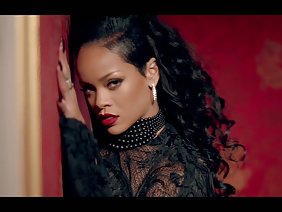 कार में परिपक्व रूसी माँ के साथ शौकिया सेक्स