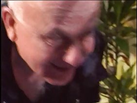 टूथ गधे ने कैमरे पर अपनी चूत दिखाई