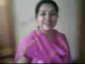 चश्मे के साथ स्नेह एमआईएलए मेज पर गड़बड़ हो जाता है