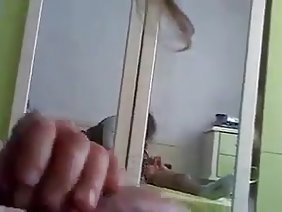 बस्टी प्यारी रिसर पर खींचती है