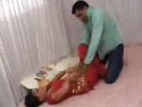 अलग प्रकार और पतले क्लिटर्स के साथ उनके बोल्ट पर थपथपाया
