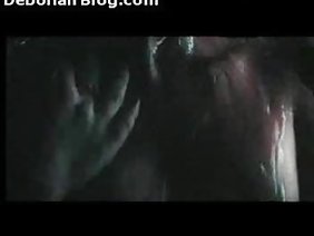 बड़े बोल्ट पर मैंने कैमरे के लिए 18 साल की लड़की को उतार दिया