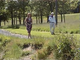 नशे में रूसी जोड़े ने अंतरंग करने का फैसला किया