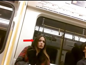 अंधेरे बालों वाली लड़की को एक डिक पर लगाया गया था और रसदार गुदा बढ़ाया गया था