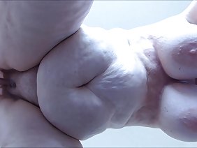 एक शाम बिंदु के बाद शानदार समूह सेक्स जिसमें बड़े 3D डिक्स के साथ प्यूपा पुतलियों को चोदना