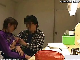 वर्दी वाला वेश्या एक दोस्त को चोदता है