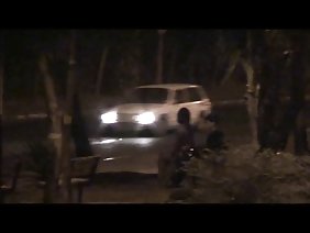 दो ब्रुनेट और एक गोरा एक शर्मीली प्रेमी द्वारा गड़बड़