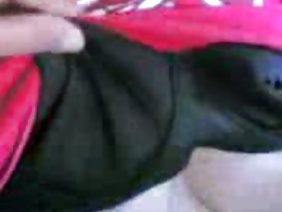 एक शादी में दुल्हनें दुल्हनें चूसती हैं