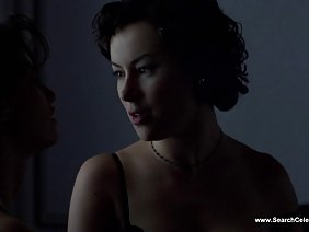 युवा आदमी बड़े स्तन के साथ भावुक गड़बड़ श्यामला