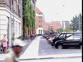 गधे को हर दरार में एक लंबा मुर्गा मिलता है