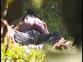 चूत की सुंदरता को चाटते हुए और जोश से उसे चोदता है