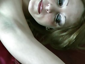 एक बड़े रिसर द्वारा सभी छेदों में अवास्तविक सुंदरता का बलात्कार किया गया