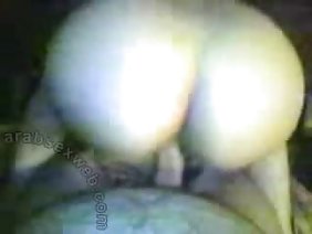 अंडरवियर में कठिन रूसी लड़की को विभिन्न पोज में घसीटते हुए