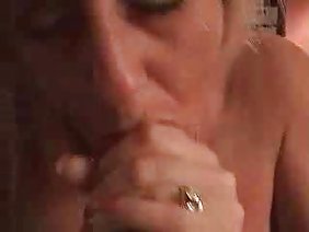 रसदार भूरे बालों के साथ महान गुदा सेक्स