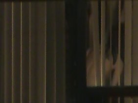 चिकी कूनी हो जाती है और अपने ट्रकेरी के रसदार रिसर पर फ्रिल करती है