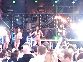 एक दूसरे को और फिर प्रेमी के लिंग को अपने लंड को चाटना।