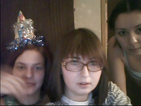 ट्रैक पर, युवा एक दोस्त के डिक को चूसता है