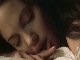 दो लड़कियों ने छत पर एक भाग्यशाली डिक चूसना