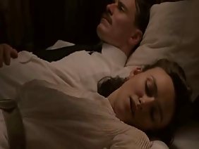 मेज पर उसे होने के बाद श्यामला के नितंबों पर छोड़ दिया