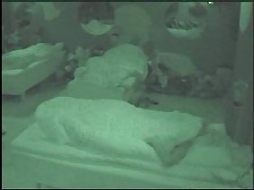 रूसी लड़का सेक्स के लिए नशे में पड़ोसी की नस्ल बनाता है