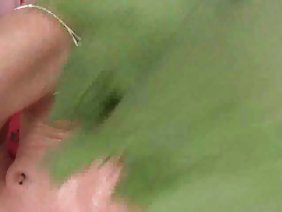 उसने अपनी प्रेमिका को सड़क पर उतार दिया और उसे घर पर चोदने से गर्म है