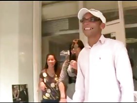 पहले व्यक्ति में एक श्यामला के साथ गुदा